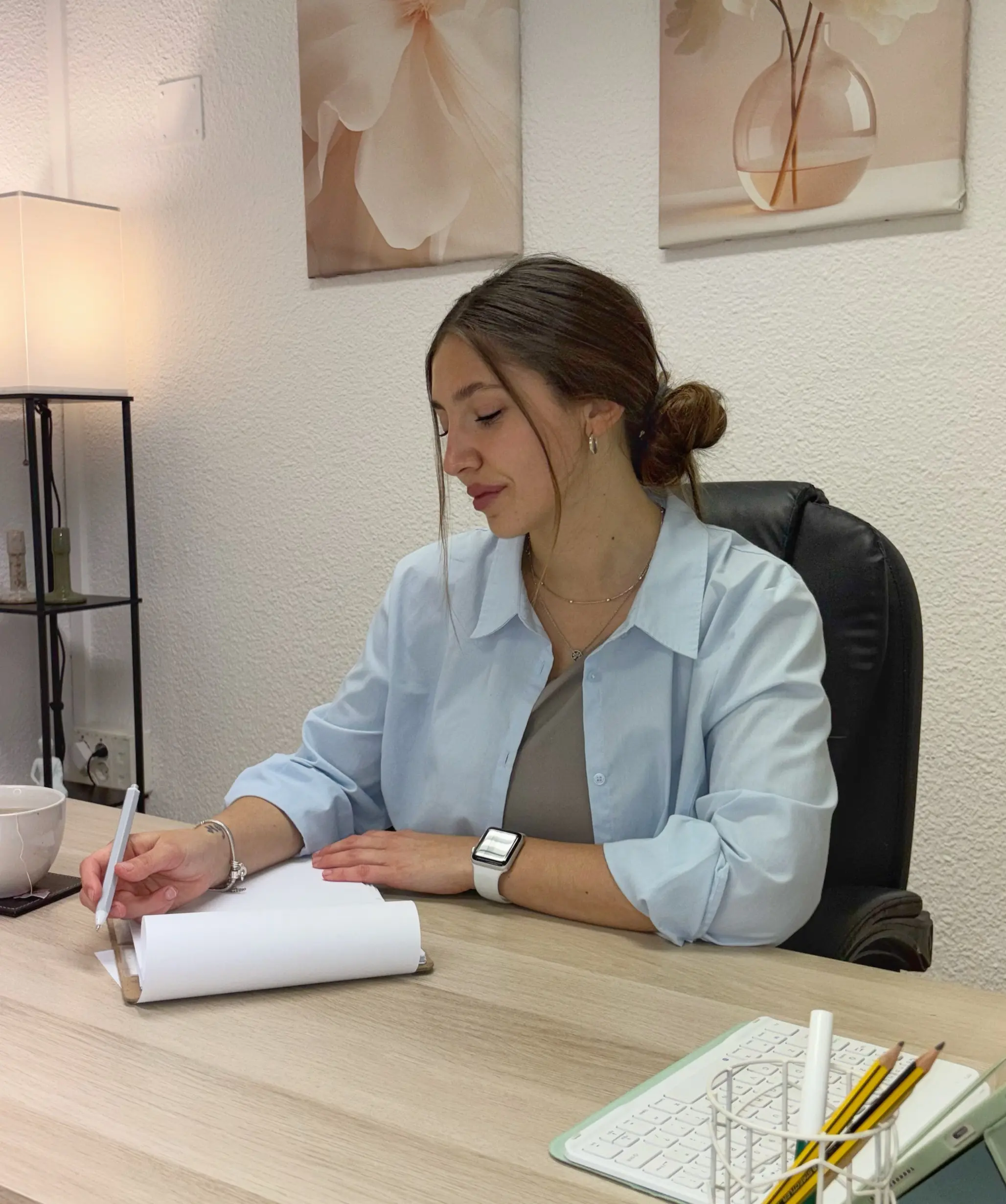 Victoria Sanso trabajando en consulta