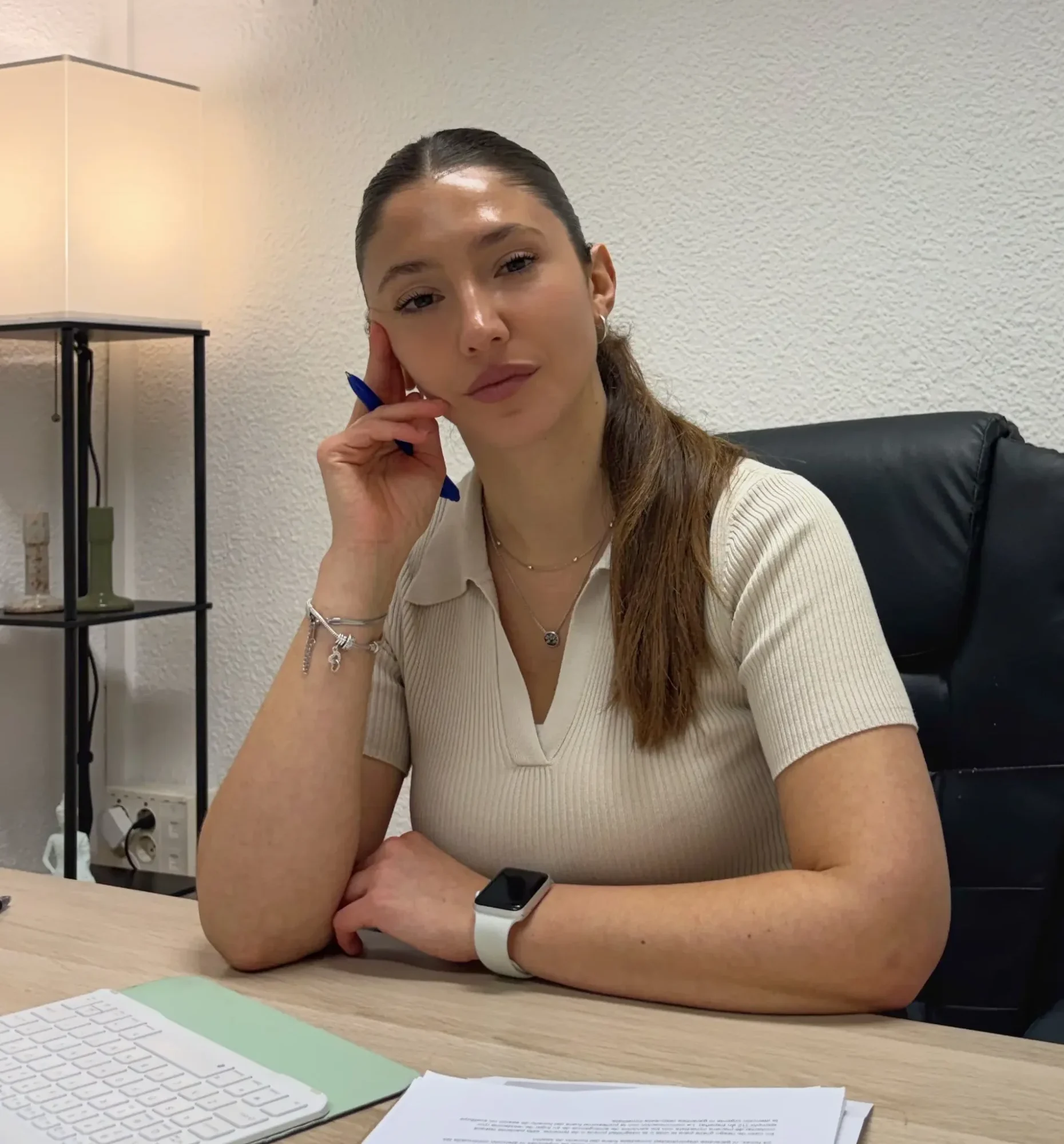 Victoria Sanso trabajando en consulta